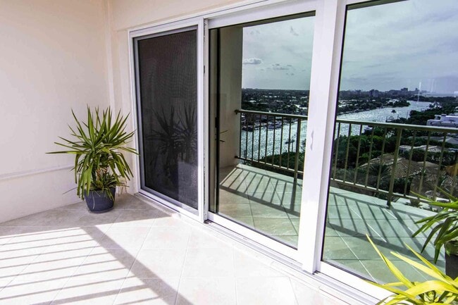 Photo - 1021 Hillsboro Mile Unit 1102