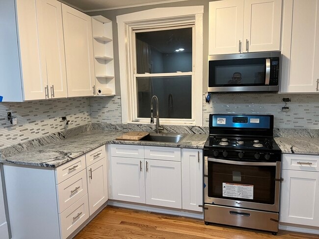 Building Photo - 6134 N Campbell Ave Unit 3