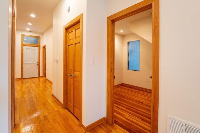 Photo - 3324 N Hoyne Ave Unit 1