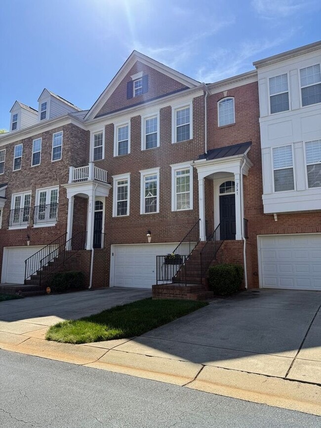 Building Photo - Prime Raleigh Location Near Crabtree & Downtown – Stunning 3BR Townhome