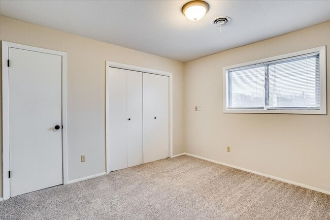 Photo - Tri-level Townhome