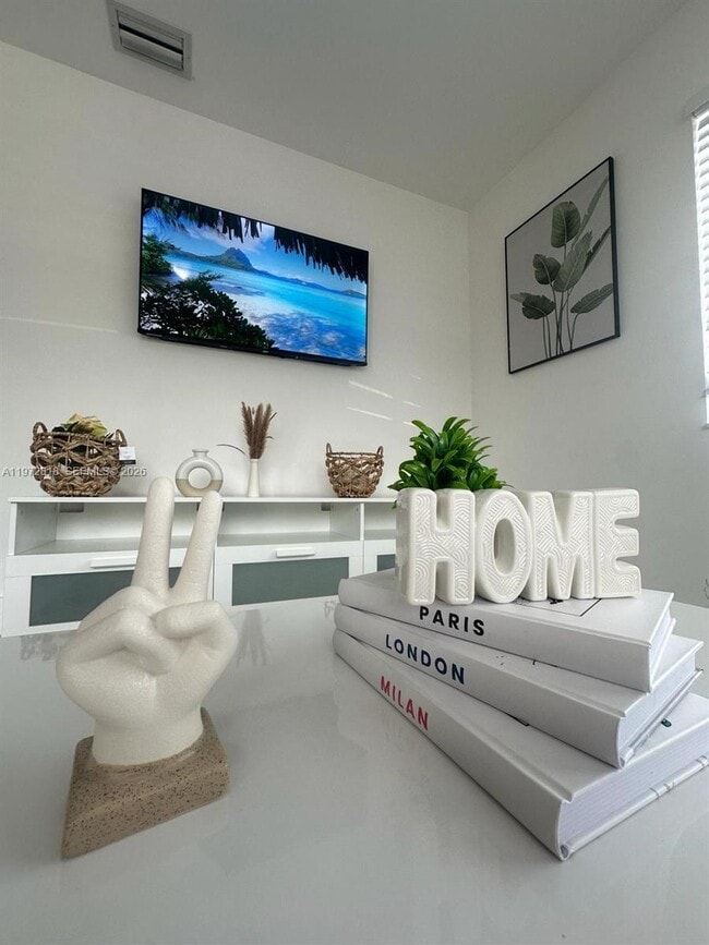 Photo - 104 NW 9th St