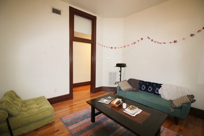 Photo - 1607 Sarah St