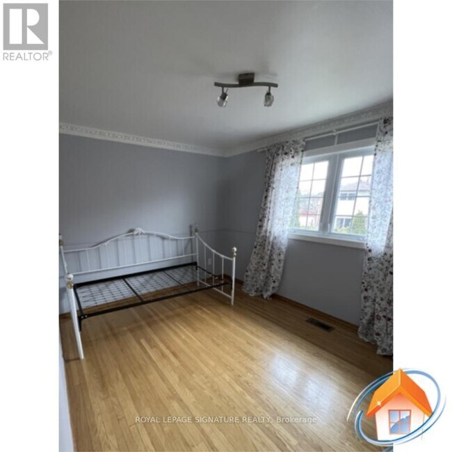 Photo - 72 Whitehorn Crescent