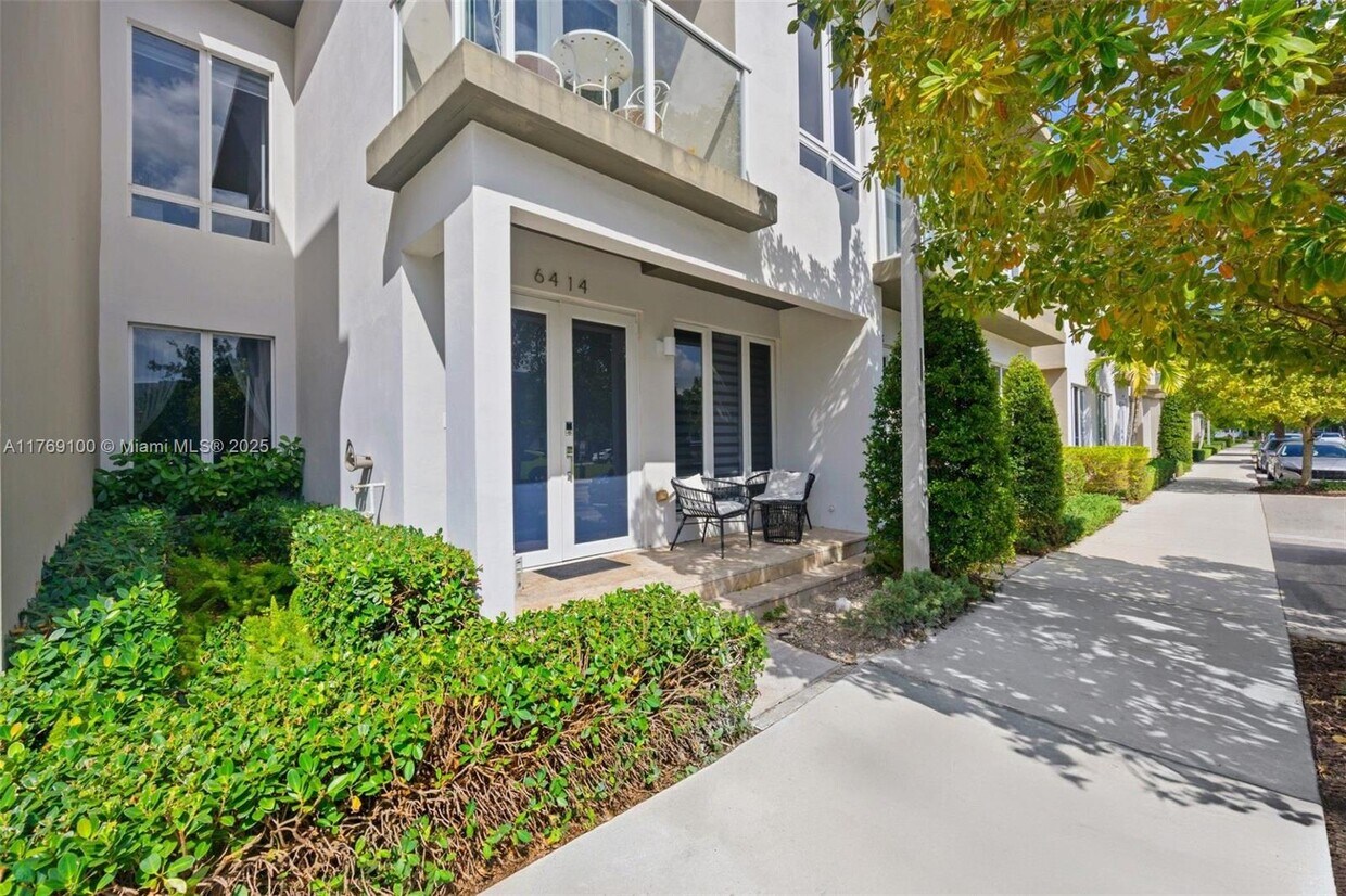 Photo - 6414 NW 104th Ct (Doral, FL)
