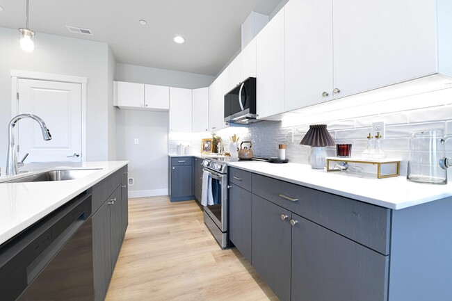 Photo - 925 N Elm Ave