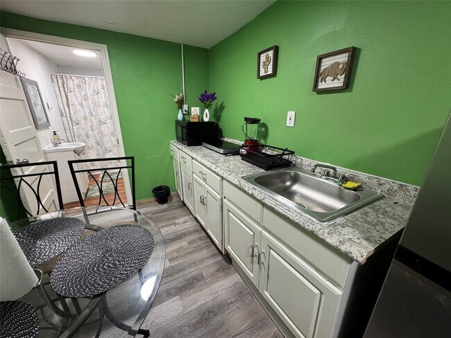 Photo - 411 W Pearce St