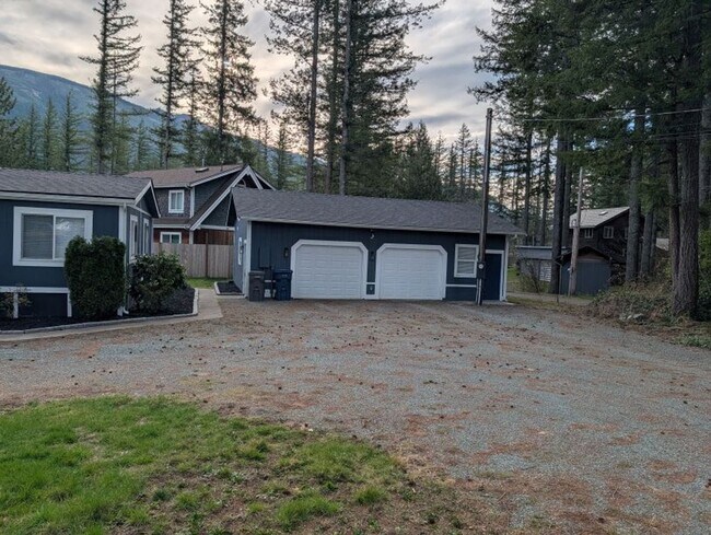 Photo - Charming Gold Bar rambler with breath taking views