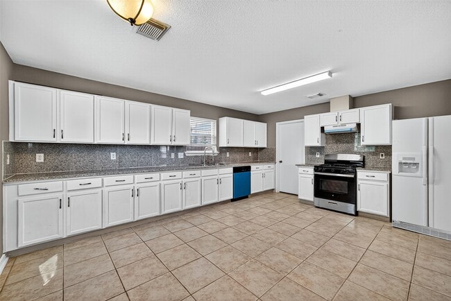 Photo - 5615 W Harrow Dr House