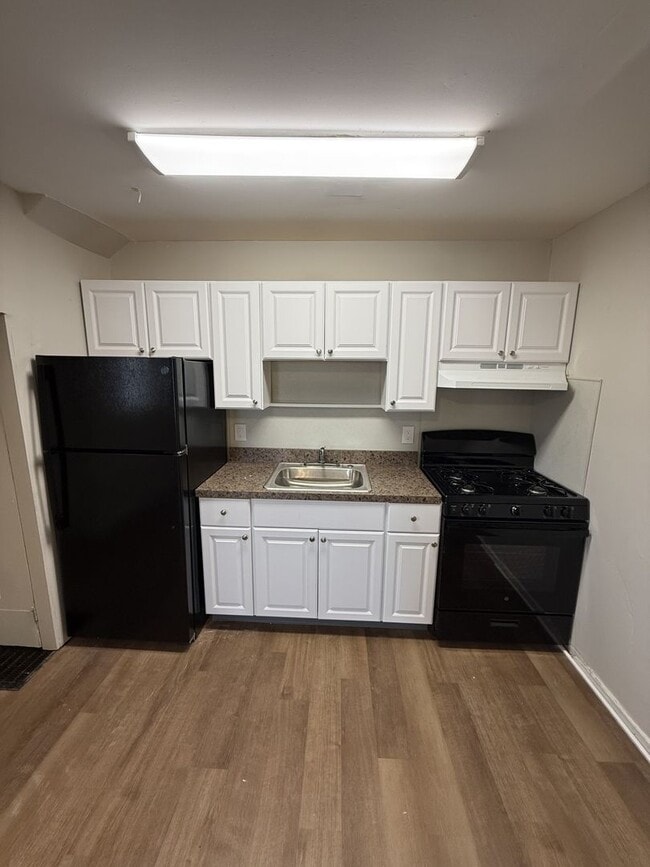 336 W 8th St Unit A