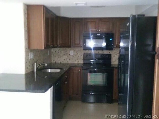 706 Executive Center Dr Unidad 24
