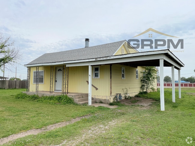 Building Photo - 3 Bed, 2 Bath in South Hutchinson Rental