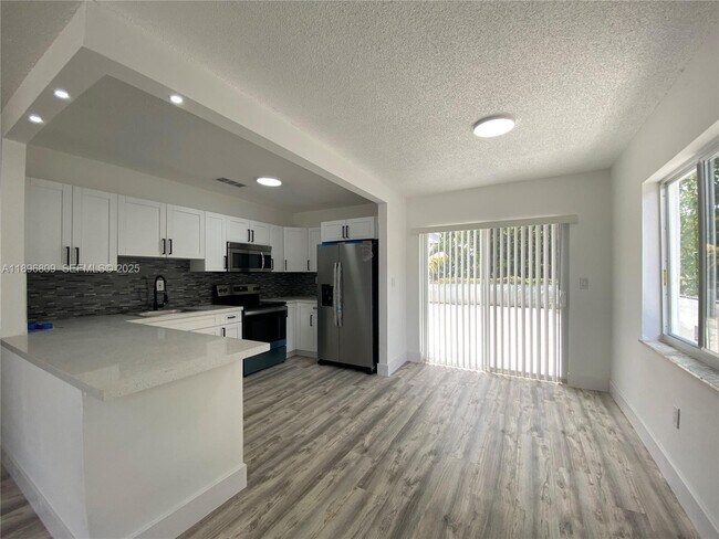 Building Photo - 46 NW 44th St Unit 46