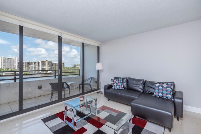 Building Photo - 3505 S Ocean Dr Rental