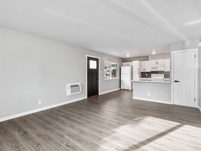 Photo - Move in Ready in Midtown!