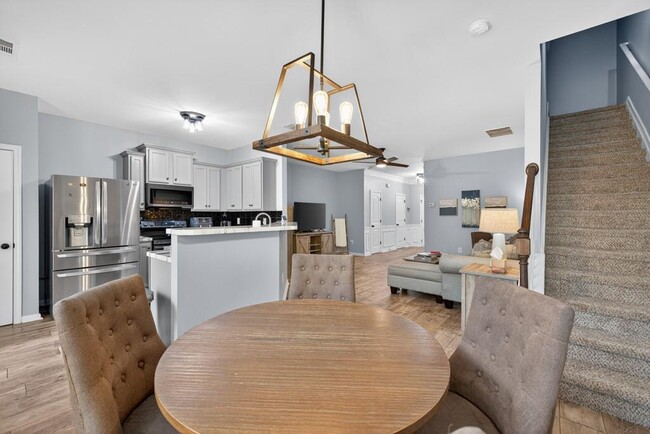 Photo - 256 Valley Xing