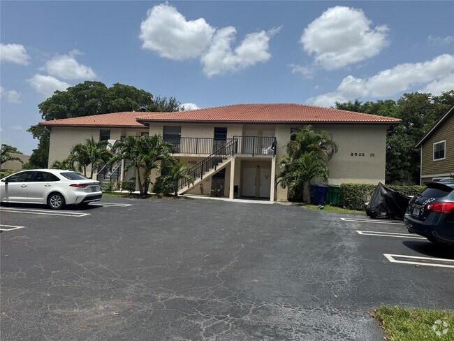 Building Photo - 3502 NW 114th Ln Unit 10 Rental