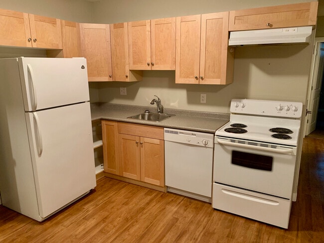 Building Photo - 814 Garnet St Unit B