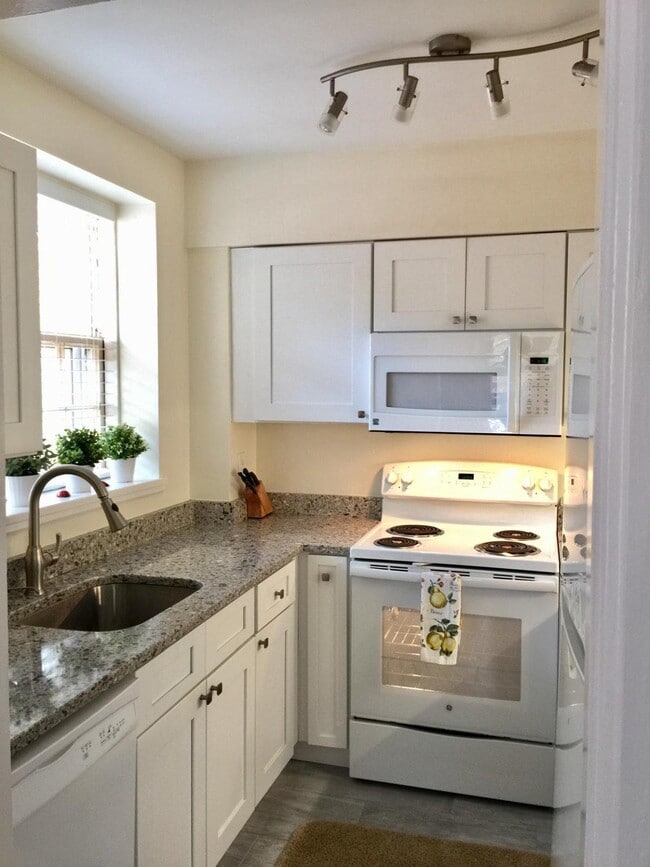 Photo - 3731 39th St NW Unit B200