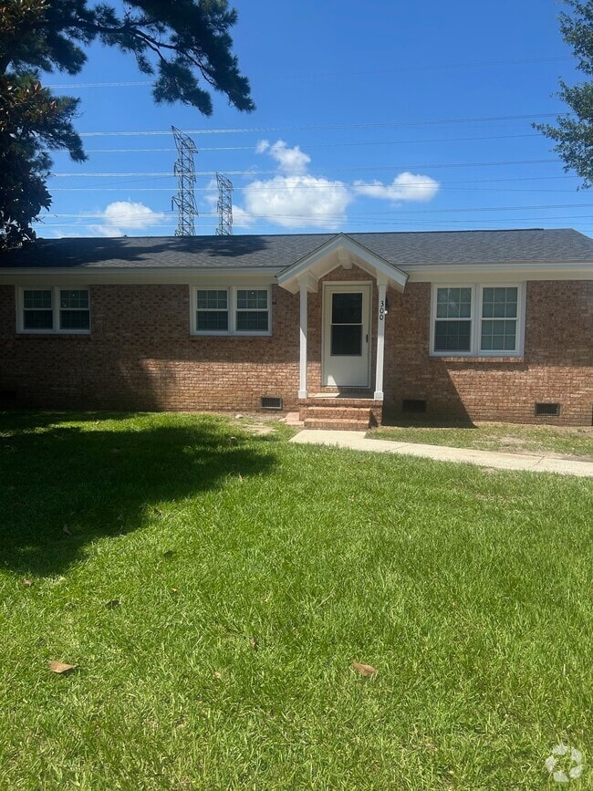 Building Photo - 300 Cedar Ln Rental