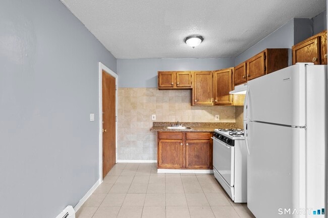 Building Photo - 26-28-28 Lawrence St Unit 26-5