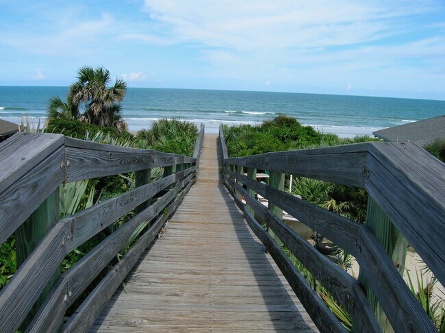 Photo - Beautiful 2/2 +den with garage. Walking distance to the beach. Community pools & tennis courts