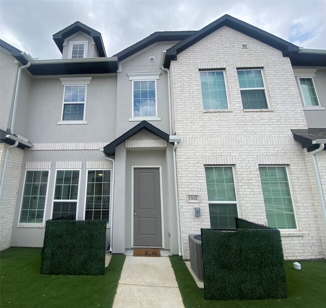 Building Photo - 12400 Greens Rd Unit 1102 Rental