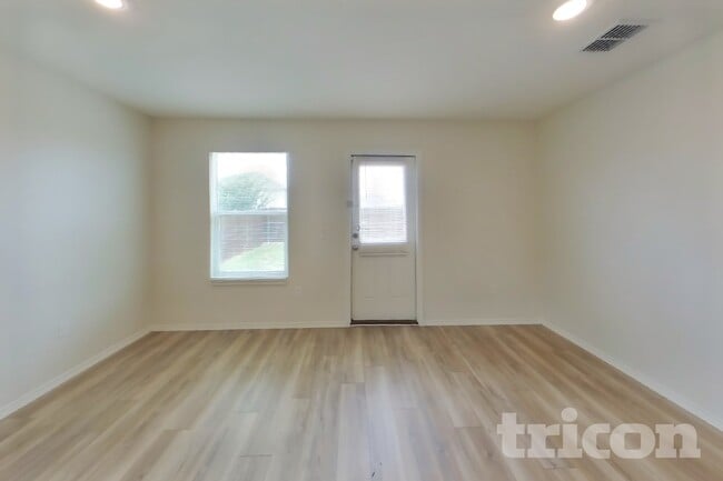 Photo - 1125 Waggoner Dr