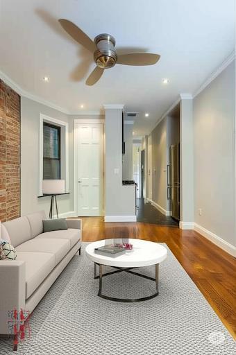 Building Photo - 411 E 12th St Rental