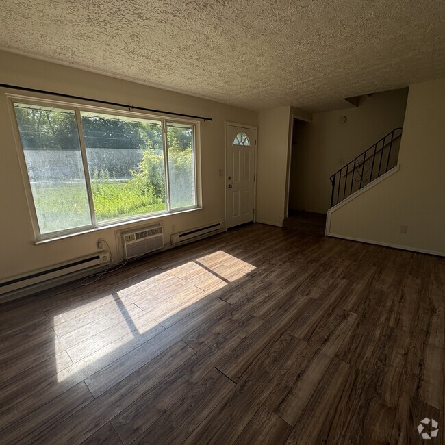 Building Photo - 4081 Airport Rd Rental