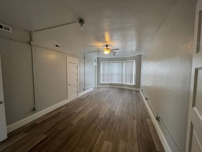 Building Photo - 2 Bedroom Apartment - 1510 1/2 Harrison Street Unit 1510 1/2 Harrison