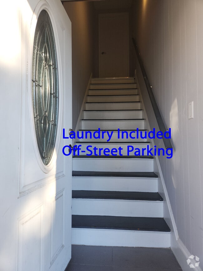 Building Photo - 15 Tremont St Unit 2 Rental