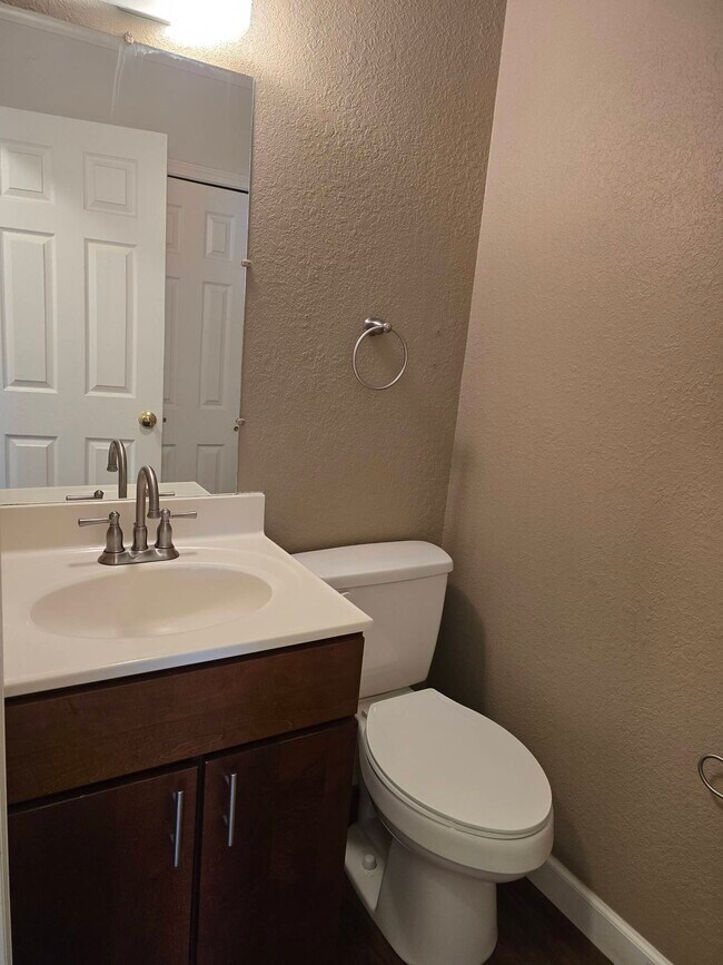 Photo - 401 Country Villa Ln