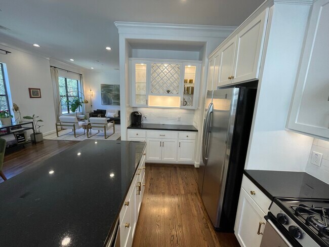 Custom Dry Bar - 2210 Mid Ln Unit 105