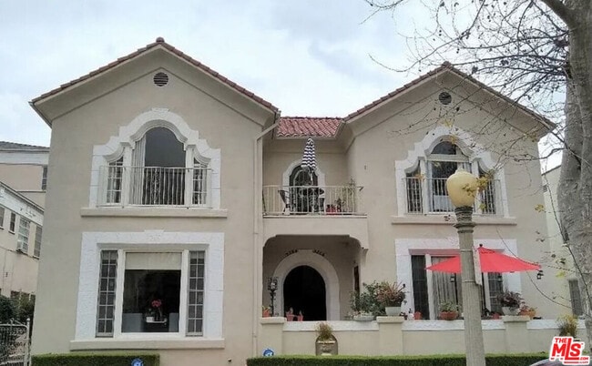 Building Photo - 326 1/2 N Sycamore Ave