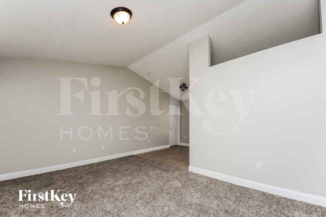 256 Canterbury Ct