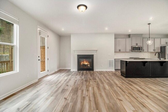 Photo - 387 Skylar Way SE