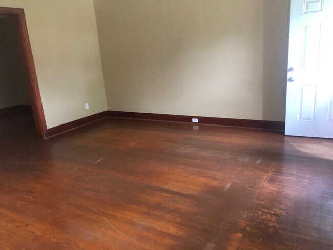 Photo - 705 W Robert St