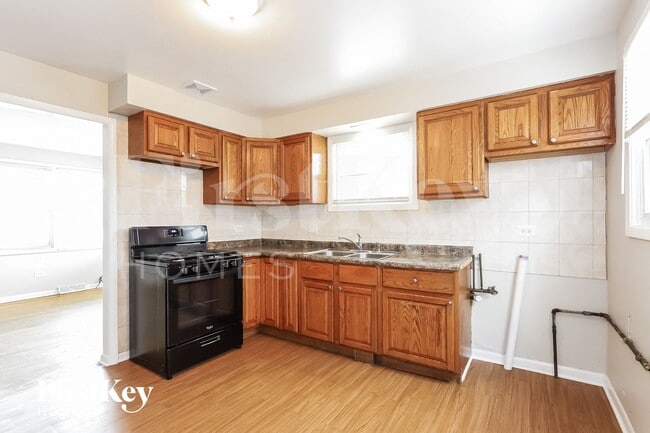 Photo - 3028 W 141st St