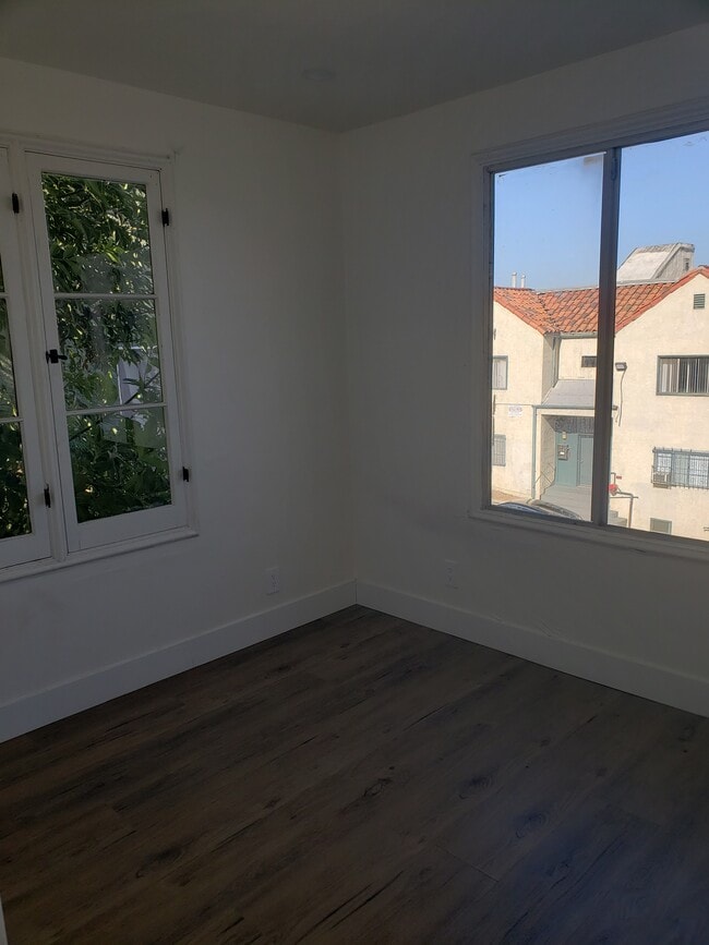 Photo - 2631 S Manhattan Pl