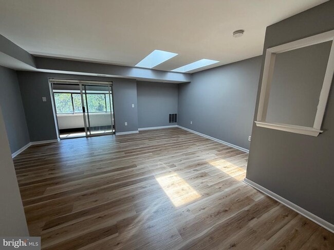 Photo - 132 Leedom Way