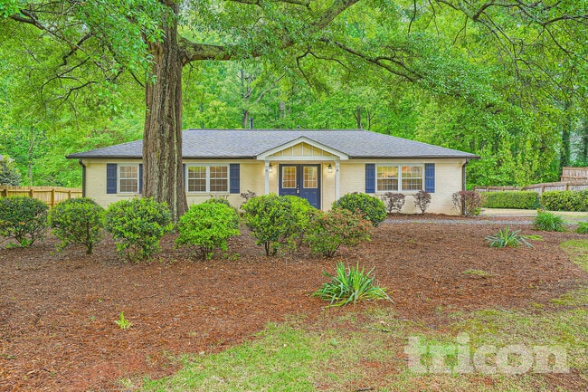 Building Photo - 2001 E Lake Dr