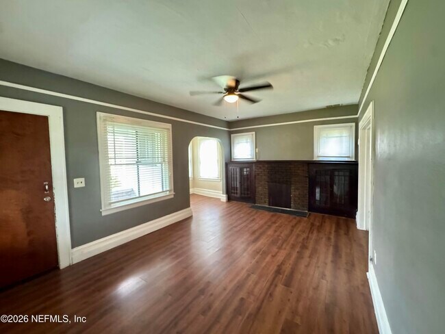 Photo - 805 St Clair St