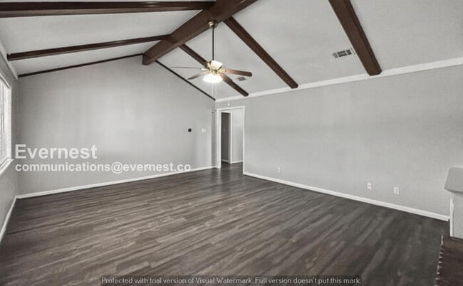 Photo - 4 Bed/2.5 Bath Home with Detached Garage / Pet-Friendly / Available Now!