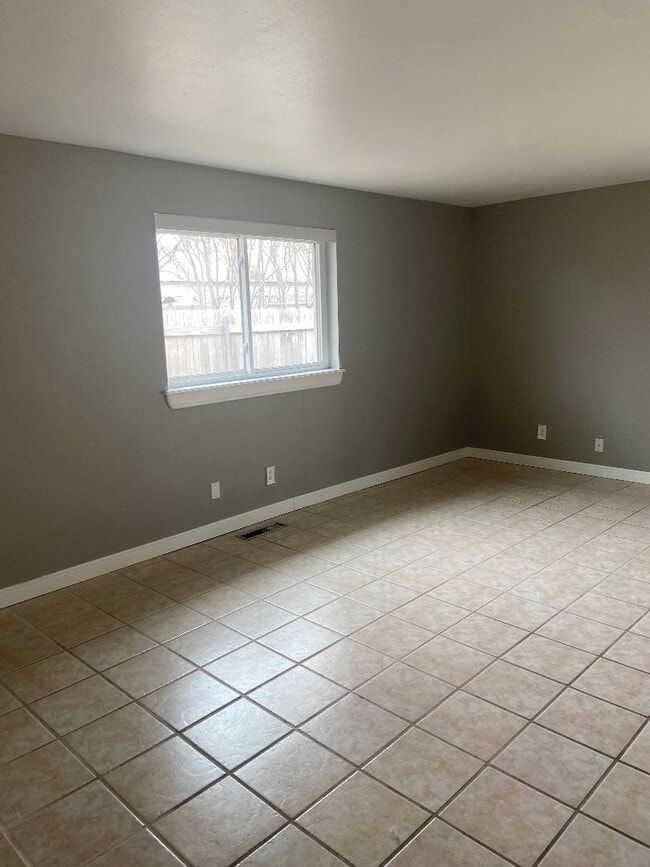 Photo - 220 W Ridge Rd