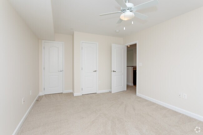1BR, 1BA - 768 SF