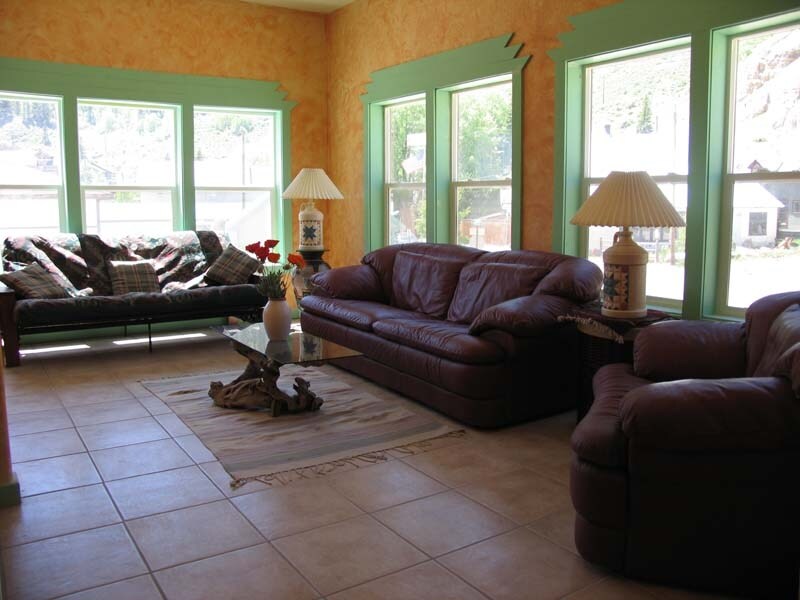 Primary Photo - Red Cliff Apartments