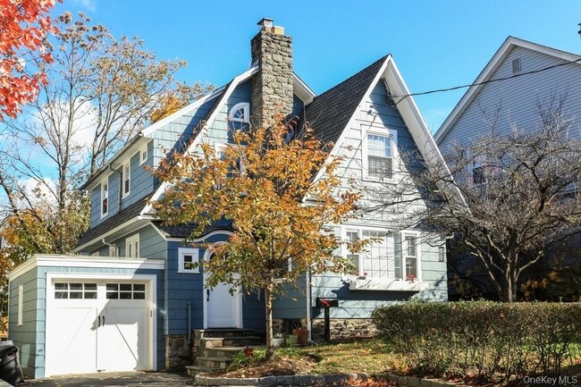 Building Photo - 215 Maple Ave