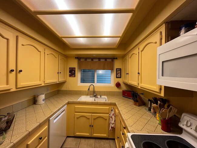 Photo - Very Nice Condo! 3 Miles to Cal Poly Groups Welcome Available June