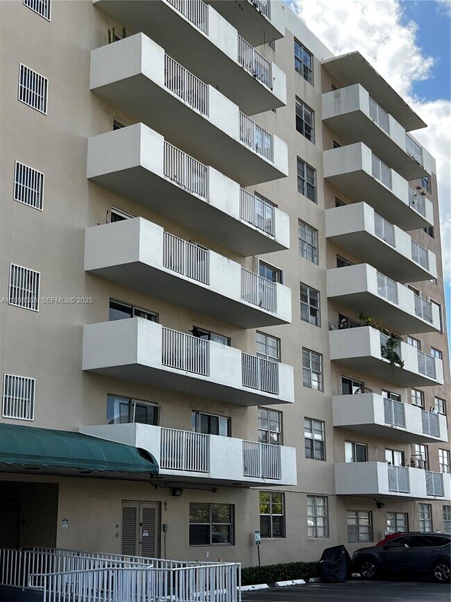 Photo - 1455 N Treasure Dr Unit 1R